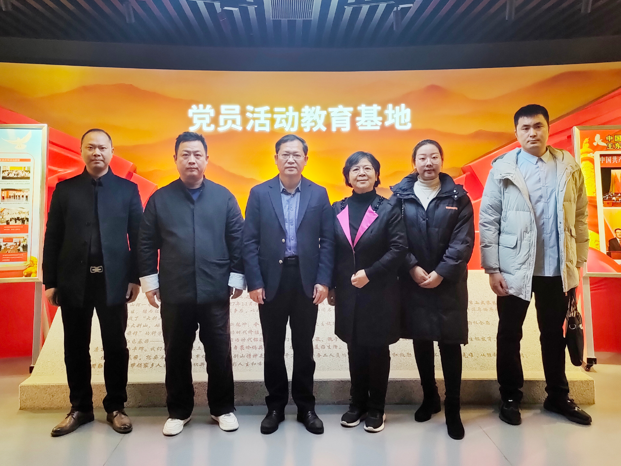 河南省僑商會黨支部一行到潢川縣駐鄭州流動黨工委參觀學習