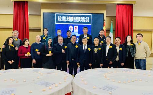 意大利江蘇總商會(huì)聯(lián)合各僑團(tuán)悼念南京大屠殺死難者 