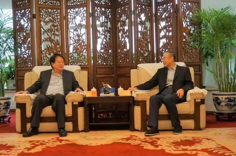 萬立駿會(huì)見中國(guó)僑商聯(lián)合會(huì)榮譽(yù)會(huì)長(zhǎng)郭孔豐