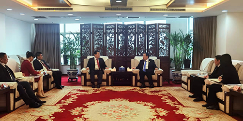 程學(xué)源會見美國華僑華人社團(tuán)聯(lián)合會主席喬立華一行