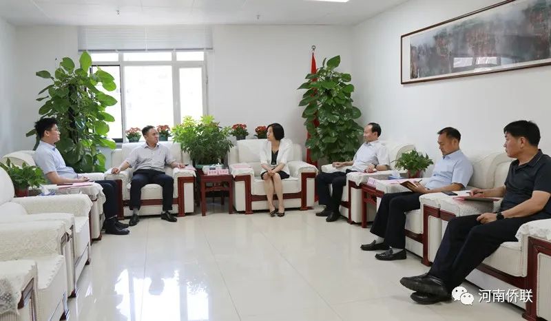 王喜云會(huì)見(jiàn)越南中國(guó)商會(huì)河南企業(yè)聯(lián)合會(huì)會(huì)長(zhǎng)朱學(xué)鋒、香港河南總商會(huì)副會(huì)長(zhǎng)吳英豪一行