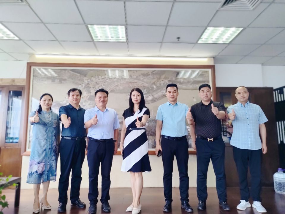 熱烈歡迎！郟縣經(jīng)開(kāi)區(qū)領(lǐng)導(dǎo)一行蒞臨我會(huì)，并與我會(huì)展開(kāi)座談