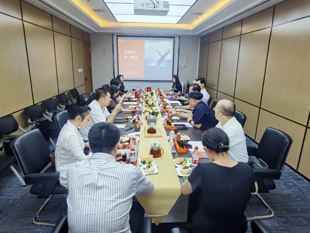 我會(huì)執(zhí)行會(huì)長(zhǎng)兼秘書(shū)長(zhǎng)王廣國(guó)帶隊(duì)走進(jìn)副會(huì)長(zhǎng)單位諾亞財(cái)富