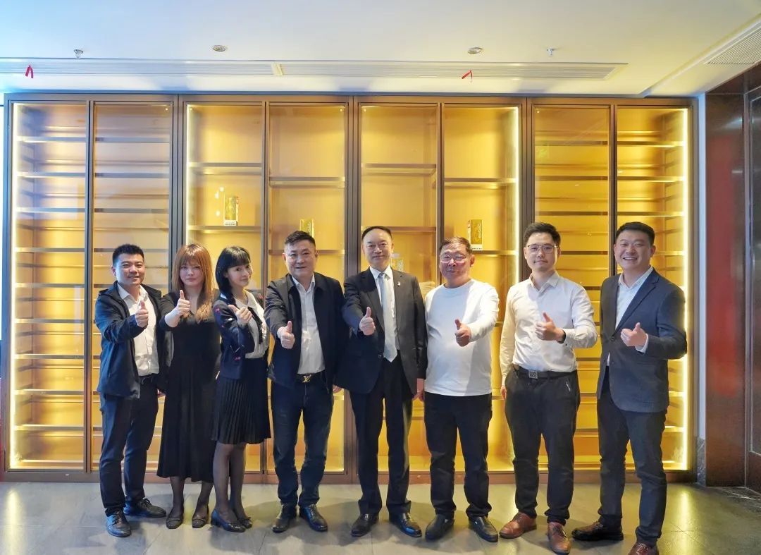 中國僑商聯(lián)合會副會長、洛陽市僑商聯(lián)合會會長鄺遠(yuǎn)平一行與合肥市僑商會代表坐談交流