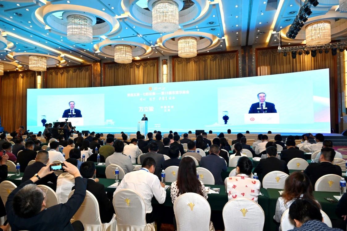 萬立駿出席“僑連五洲·七彩云南——第19屆東盟華商會”并在云南調(diào)研