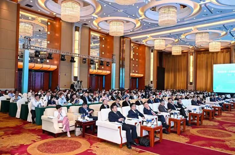 廣東省常務(wù)副會長蔡光、常務(wù)理事李禎杰出席第十九屆東盟華商會