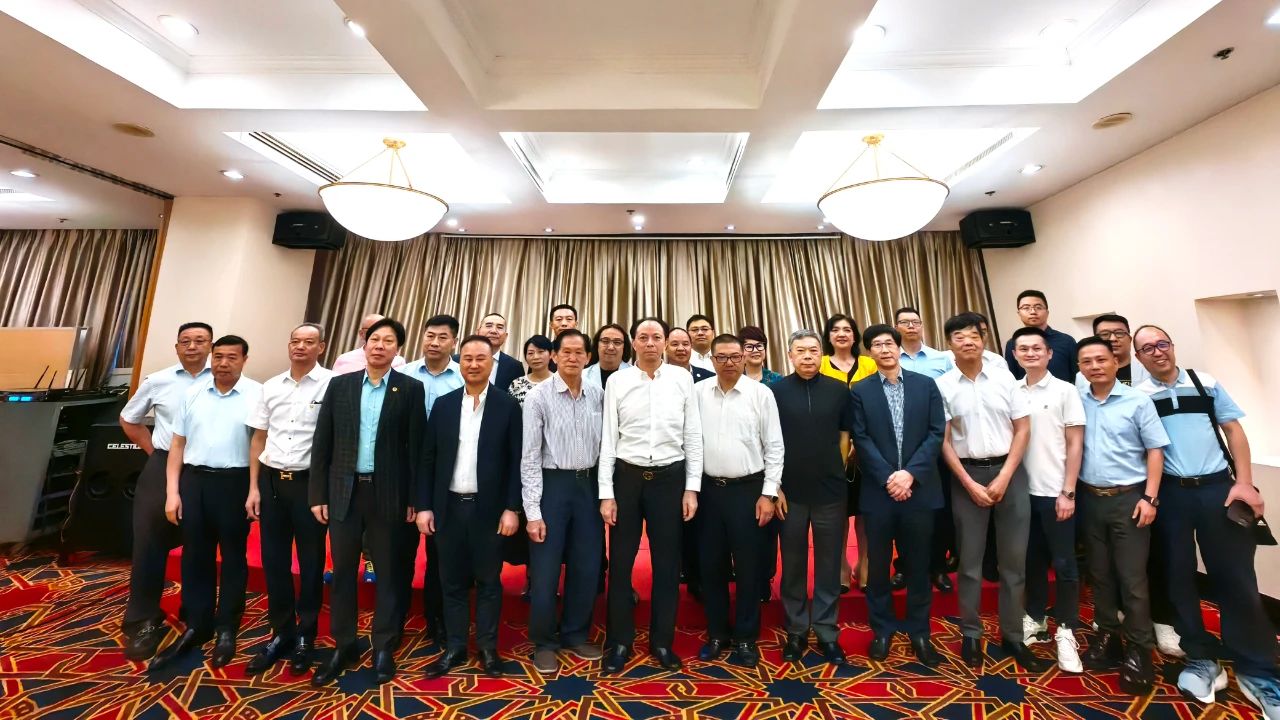 中國僑商聯(lián)合會拜訪越南中國商會