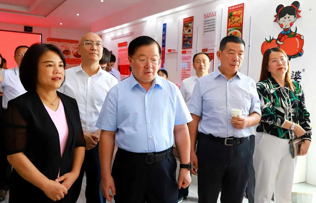 全國人大華僑委實(shí)地調(diào)研貴州僑商會(huì)多家會(huì)員企業(yè)