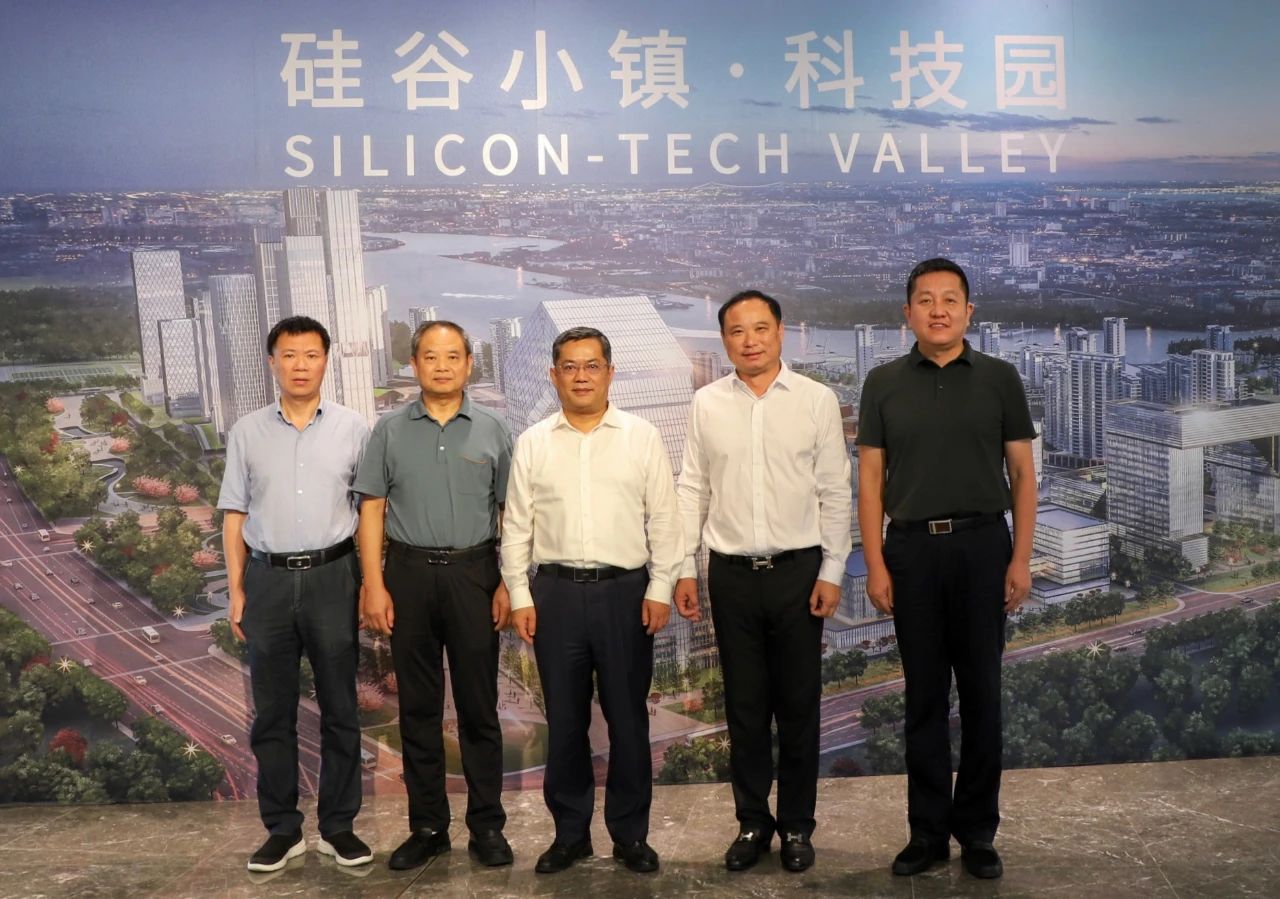 武漢市委常委、市委統(tǒng)戰(zhàn)部部長胡勇政一行調(diào)研湖北省僑商協(xié)會會長單位硅谷小鎮(zhèn)·科技園