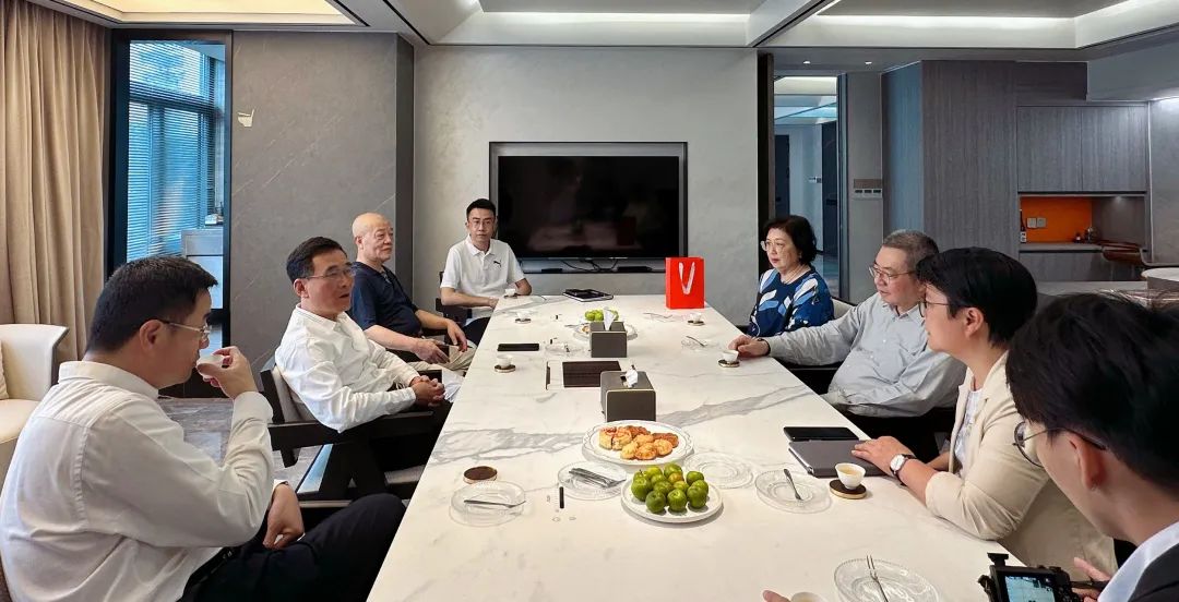 國(guó)際潮團(tuán)總會(huì)執(zhí)行主席陳幼南到訪汕頭僑商會(huì)