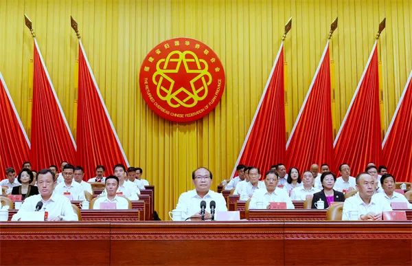 福建省第十一次歸僑僑眷代表大會(huì)閉幕 陳式海當(dāng)選新一屆僑聯(lián)主席 福建省僑商聯(lián)合會(huì)會(huì)長(zhǎng)邱偉銘、監(jiān)事長(zhǎng)施錦珊當(dāng)選兼職副主席