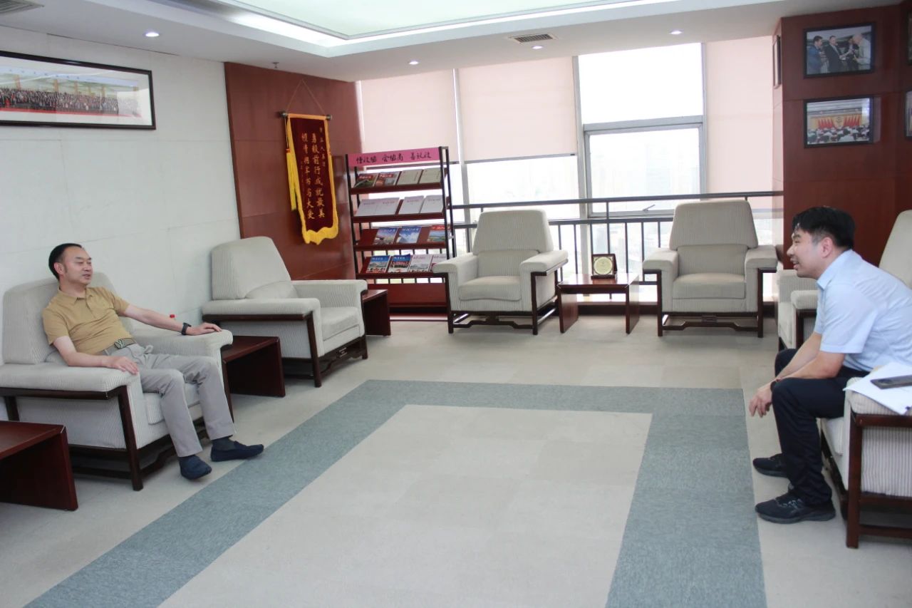 武漢市經(jīng)信局?jǐn)?shù)字經(jīng)濟(jì)處領(lǐng)導(dǎo)對(duì)鄺遠(yuǎn)平委員提案進(jìn)行答復(fù)座談