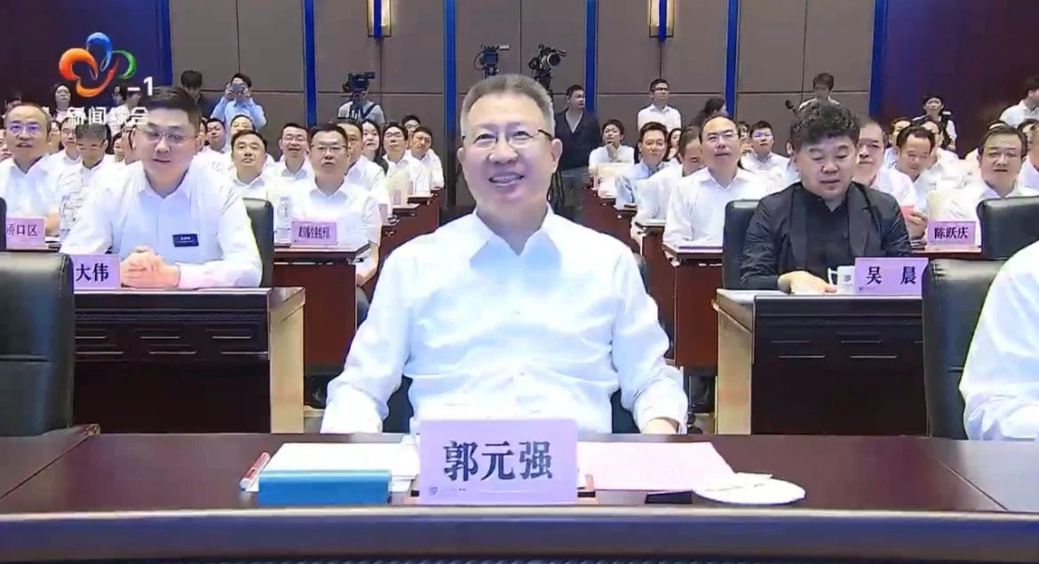 湖北省僑商協(xié)會(huì)會(huì)長(zhǎng)喻鵬受邀參加2023武漢三季度招商引資項(xiàng)目簽約大會(huì)并發(fā)言