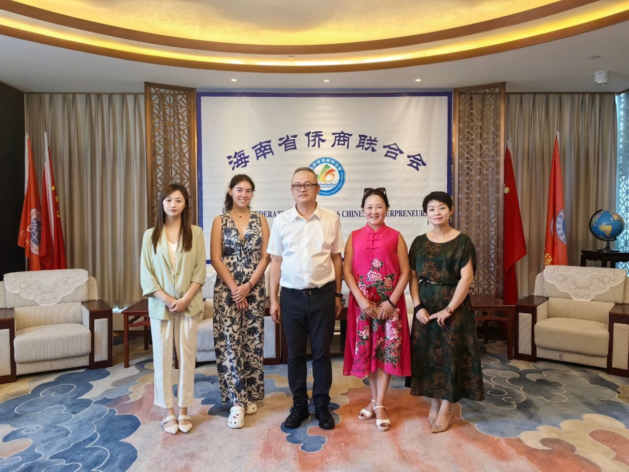 英國(guó)海南文商總會(huì)會(huì)長(zhǎng)張玉霞一行到海南省僑商會(huì)參觀交流