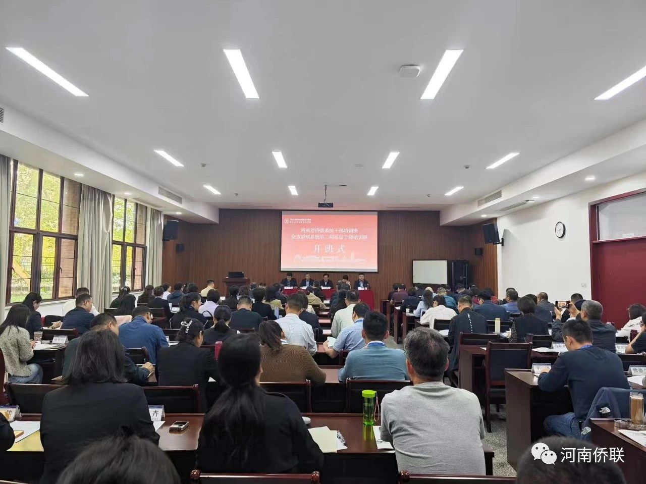 河南省僑聯(lián)系統(tǒng)干部培訓(xùn)班暨全省僑聯(lián)系統(tǒng)第三期基層干部（高校僑聯(lián)工作負(fù)責(zé)人）培訓(xùn)班在浙江大學(xué)開班