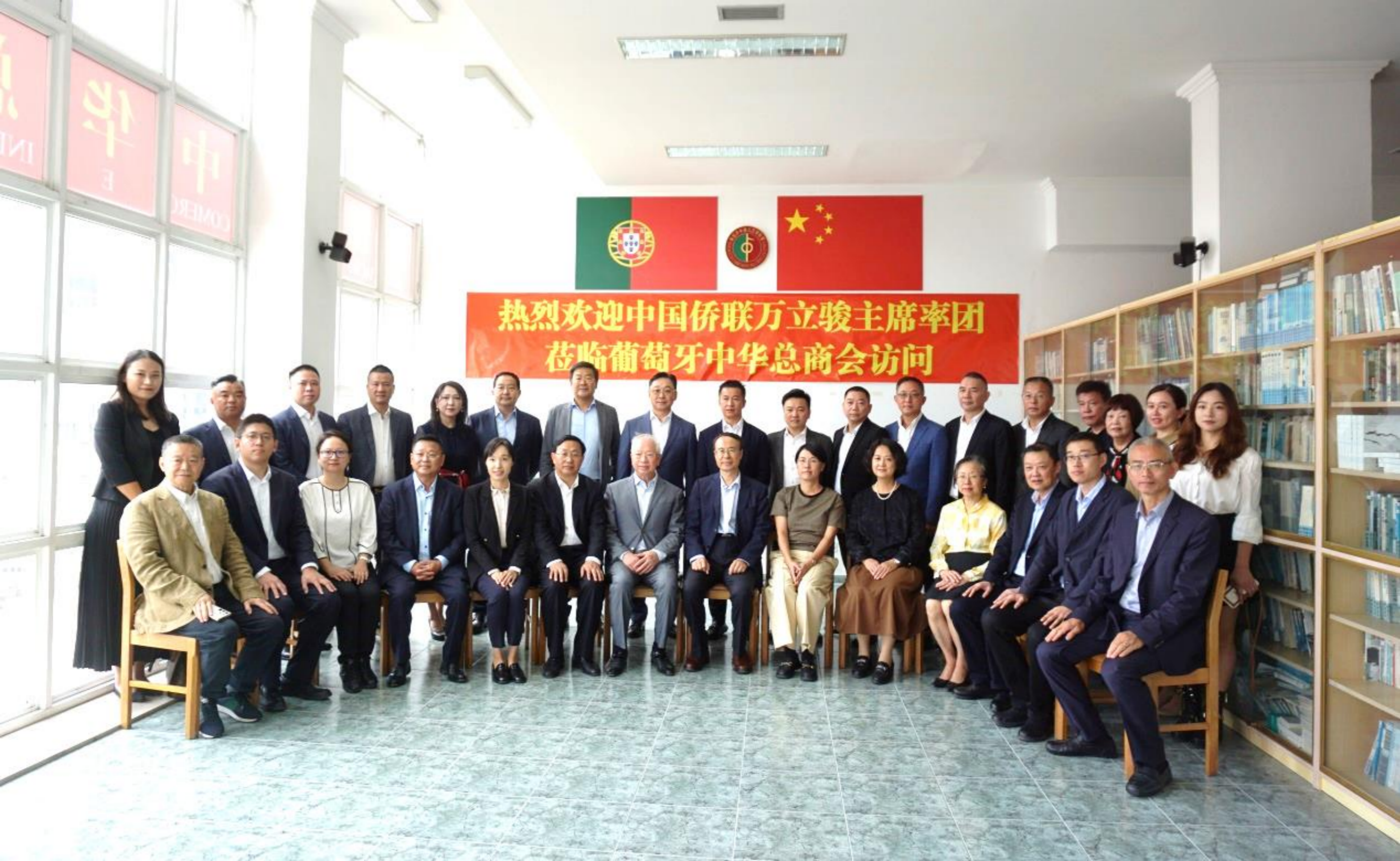 萬立駿在葡萄牙走訪僑社、看望僑胞并與旅葡僑界代表座談