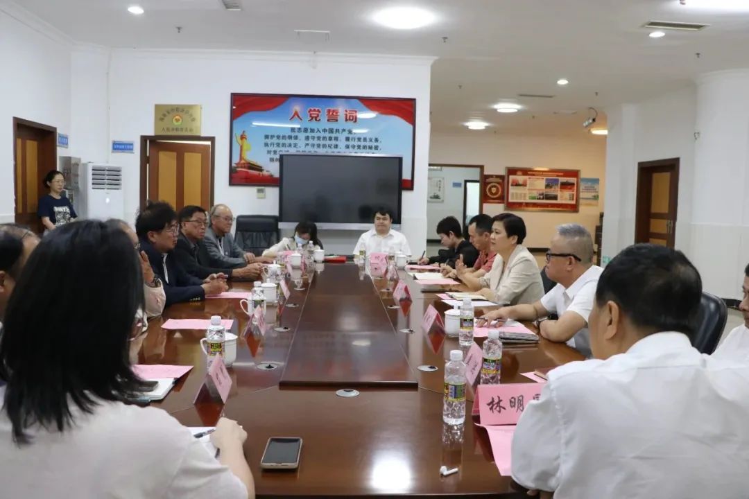 海南省僑商聯(lián)合會與新加坡海南商會簽訂《友好商會合作備忘錄》