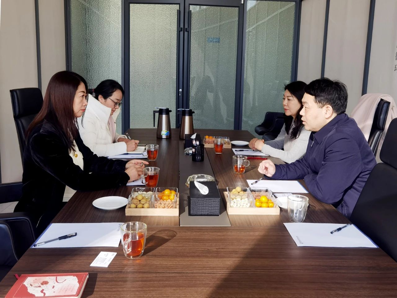 老撾中國(guó)總商會(huì)河南商會(huì)名譽(yù)會(huì)長(zhǎng)趙貴賓一行到訪我會(huì)交流共建