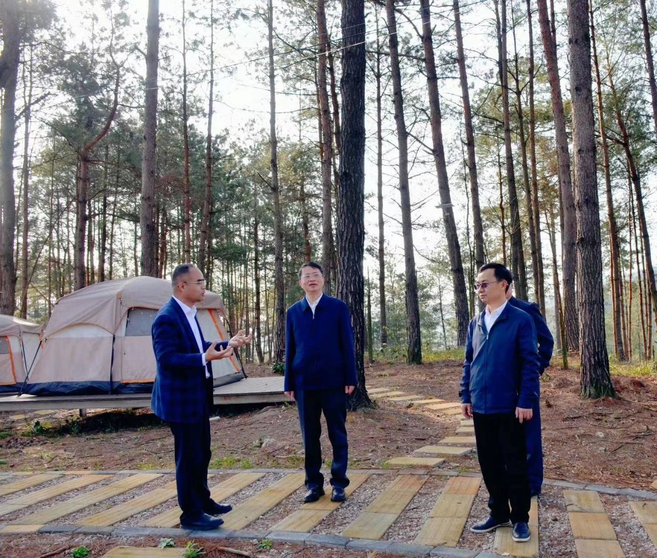 【名譽(yù)會(huì)長】省委常委、省委統(tǒng)戰(zhàn)部部長郭強(qiáng)一行蒞臨百孚實(shí)業(yè)集團(tuán)鄉(xiāng)村振興創(chuàng)新實(shí)驗(yàn)區(qū)暨教農(nóng)文旅康融合創(chuàng)新項(xiàng)目（烏羊麻桃花島民宿項(xiàng)目基地）指導(dǎo)工作