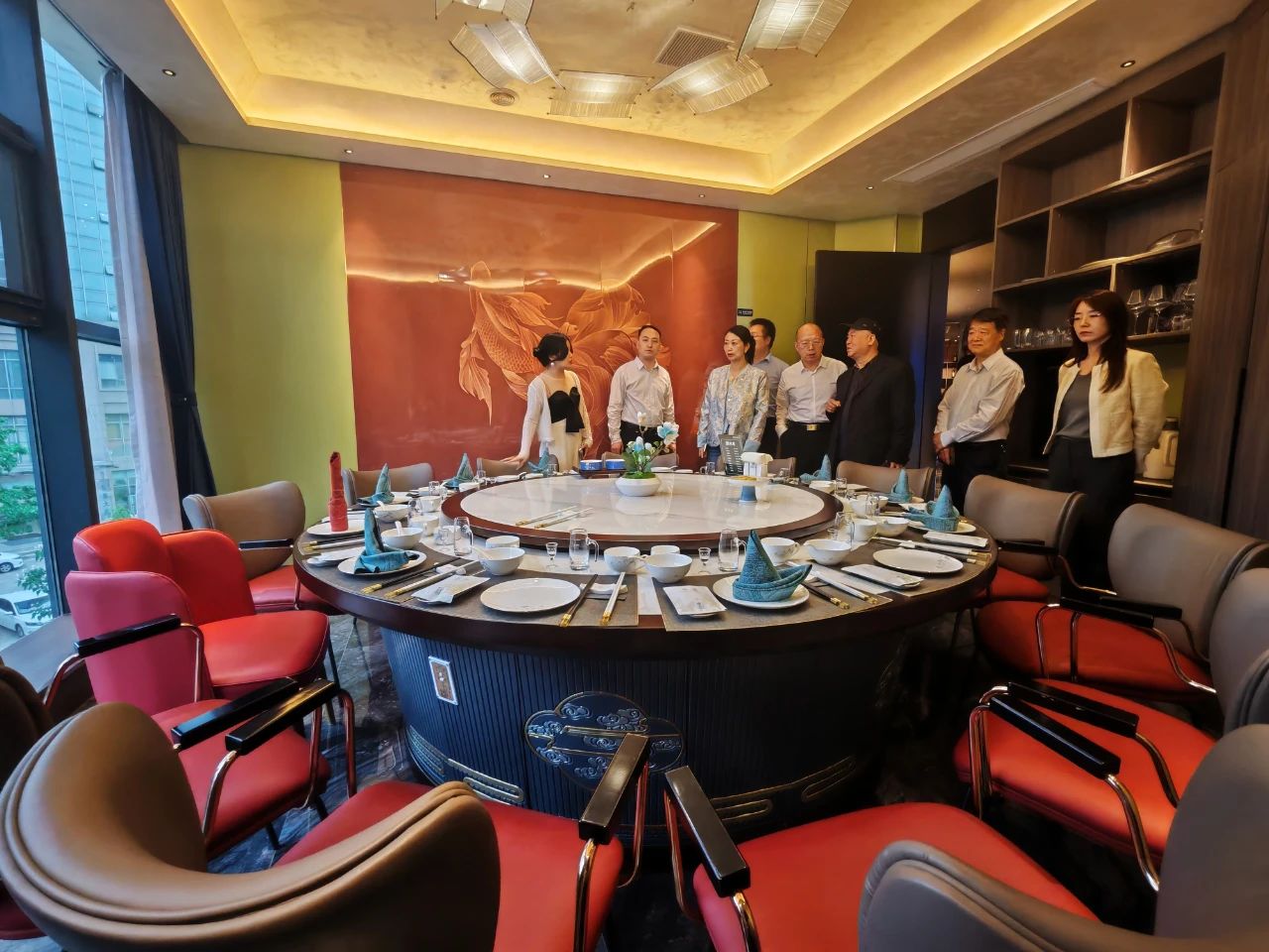 省僑商會走進(jìn)常務(wù)理事單位南棠宴參觀體驗(yàn)