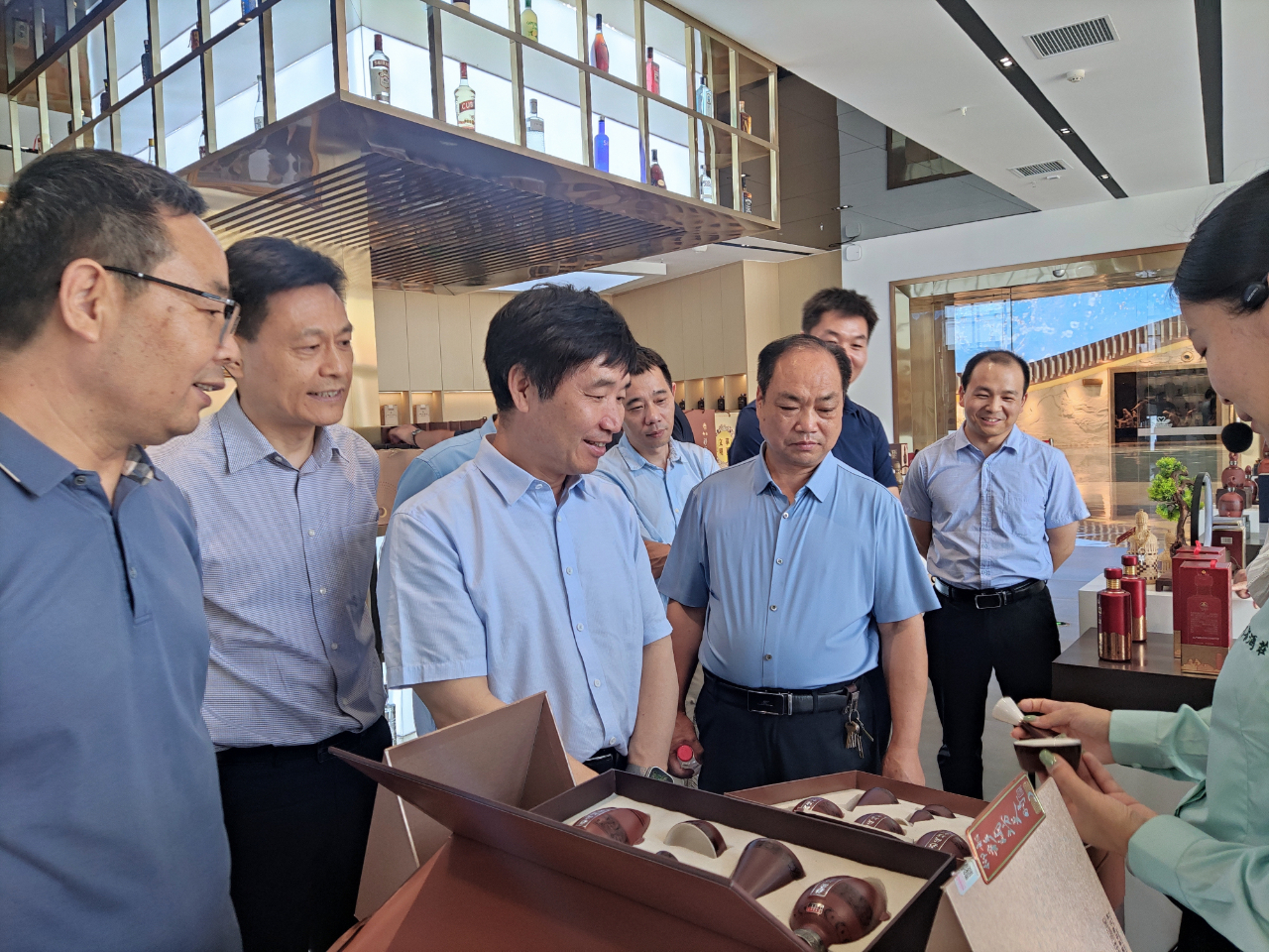 河南省僑聯(lián)黨組成員、副主席劉智良陪同中國華僑華人研究所張春旺一行赴三門峽澠池調(diào)研仰韶文化