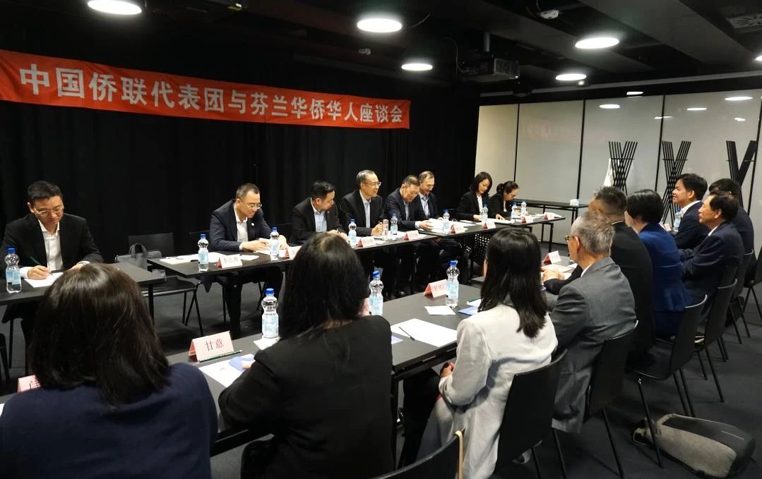 萬立駿在芬蘭走訪僑團(tuán)僑企、看望僑胞并與旅芬僑界代表座談