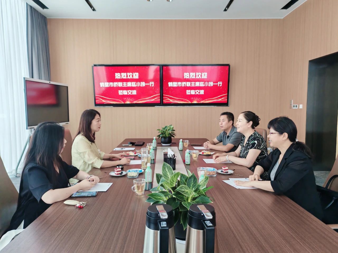 鶴壁市僑聯(lián)黨組書記、主席趙小玲一行來訪省僑商會座談交流