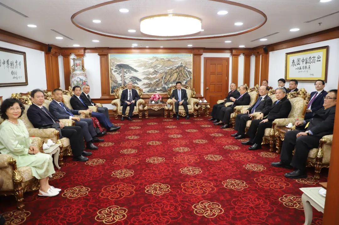 海南省僑商會(huì)一行赴泰國(guó)中華總商會(huì)深度交流—以?xún)S為橋推動(dòng)泰瓊經(jīng)濟(jì)文化高質(zhì)量發(fā)展