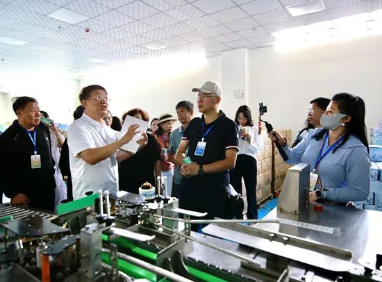 中國(guó)僑聯(lián)海外華文媒體采訪行走進(jìn)新疆