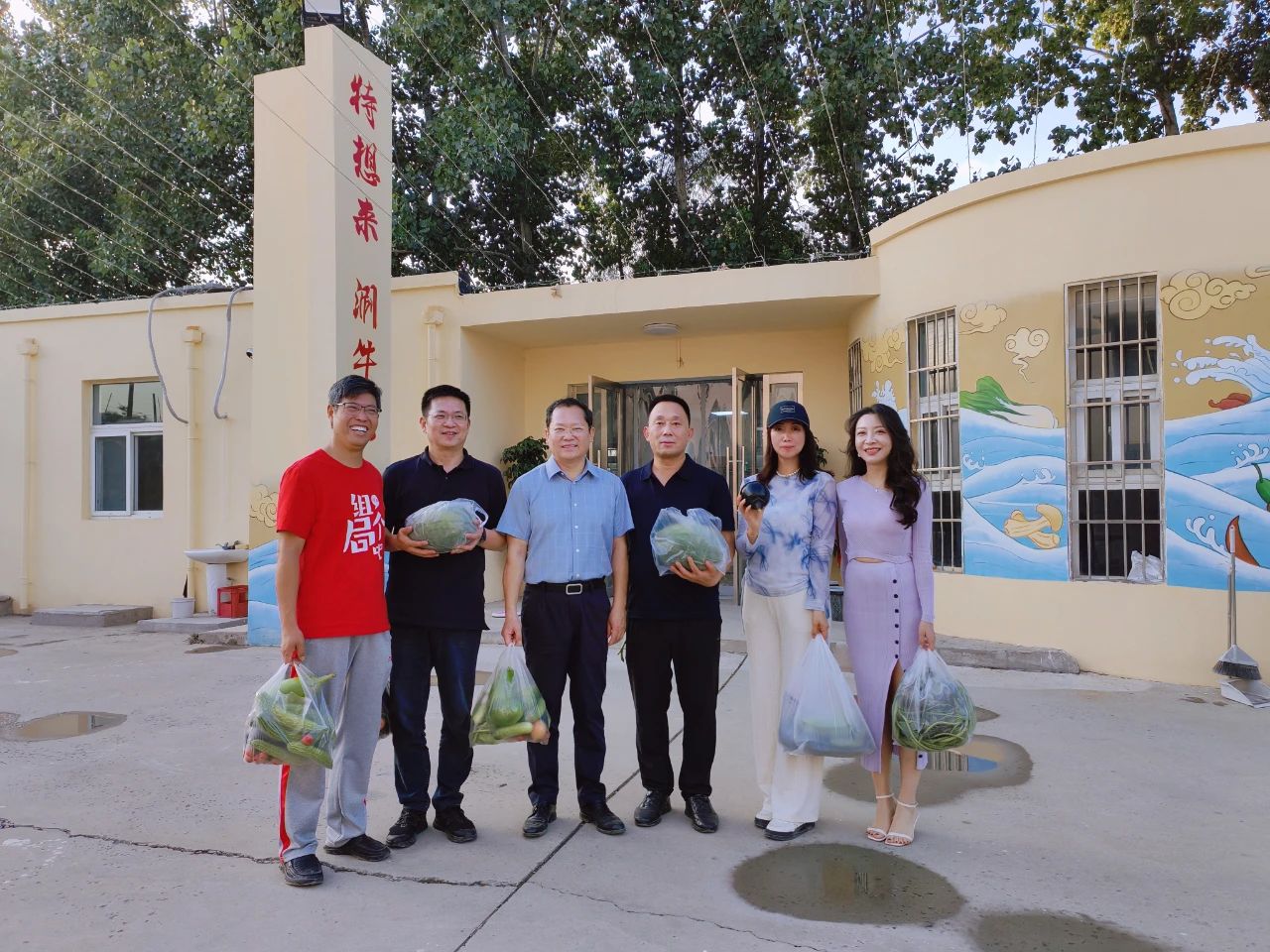 省僑商會走進副會長單位的麗茲小院，共赴夏日清涼之約