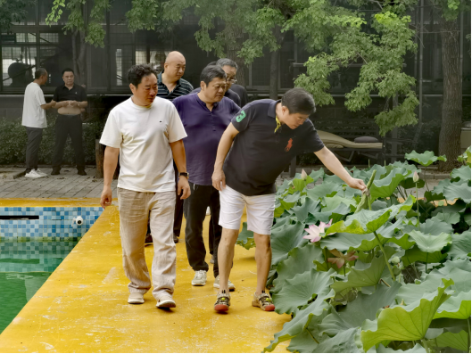 【團體會員】凝心聚力，共話發(fā)展--新鄉(xiāng)市僑商會走進“不老雞不老鴨”調(diào)研參觀