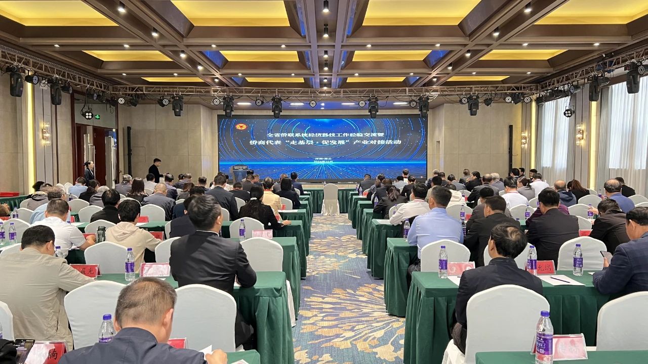 全省僑聯(lián)系統(tǒng)經(jīng)濟(jì)科技工作經(jīng)驗(yàn)交流暨僑商代表 “走基層·促發(fā)展”產(chǎn)業(yè)對(duì)接活動(dòng)啟動(dòng)儀式在商丘舉行，我會(huì)代表參會(huì)并簽約