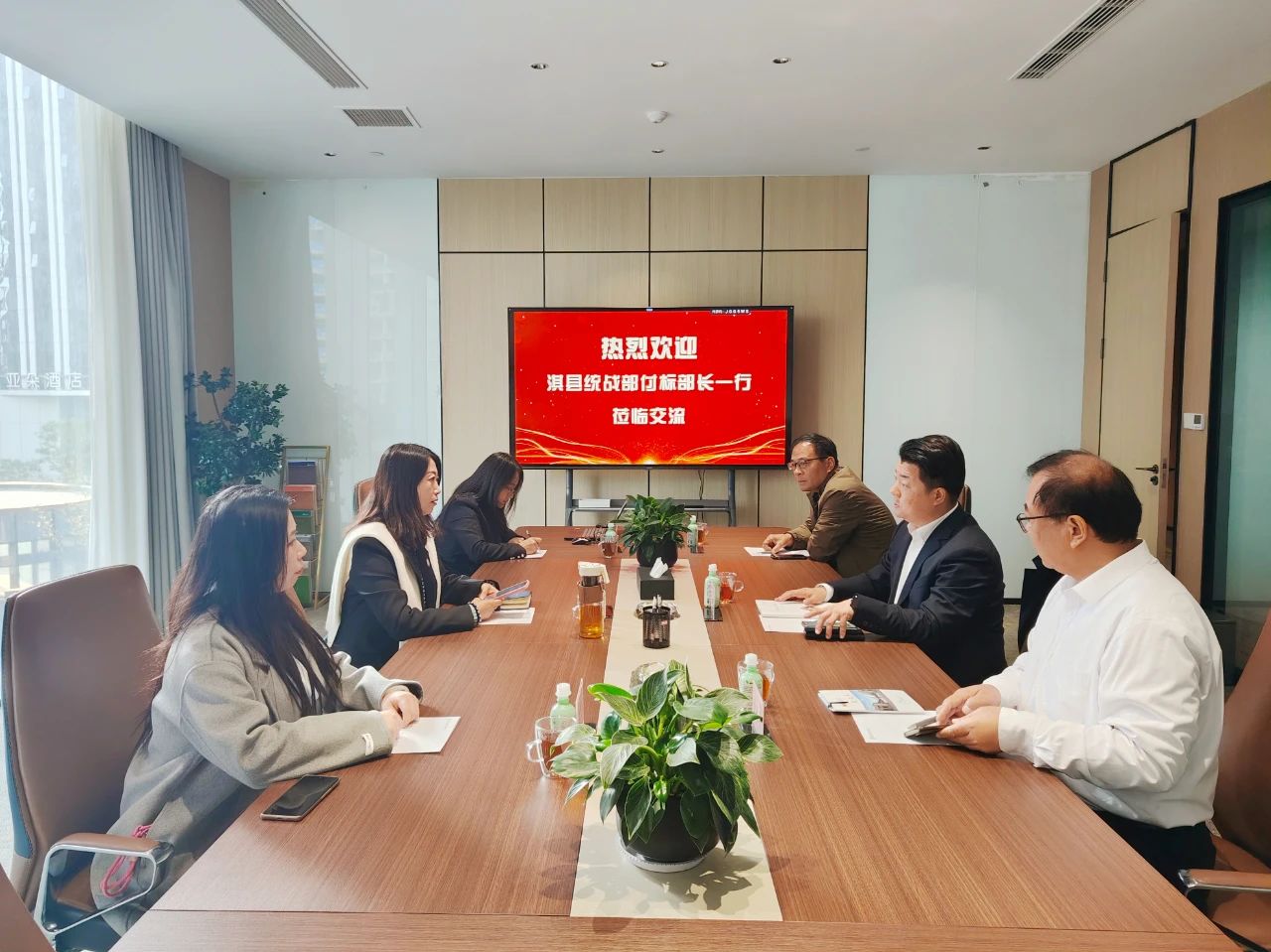 淇縣縣委統(tǒng)戰(zhàn)部部長付標一行到訪河南省僑商會座談交流