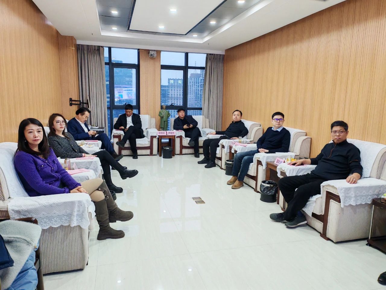 河南省僑商會(huì)走進(jìn)常務(wù)副會(huì)長(zhǎng)企業(yè)藍(lán)翎環(huán)科，共探行業(yè)新機(jī)遇