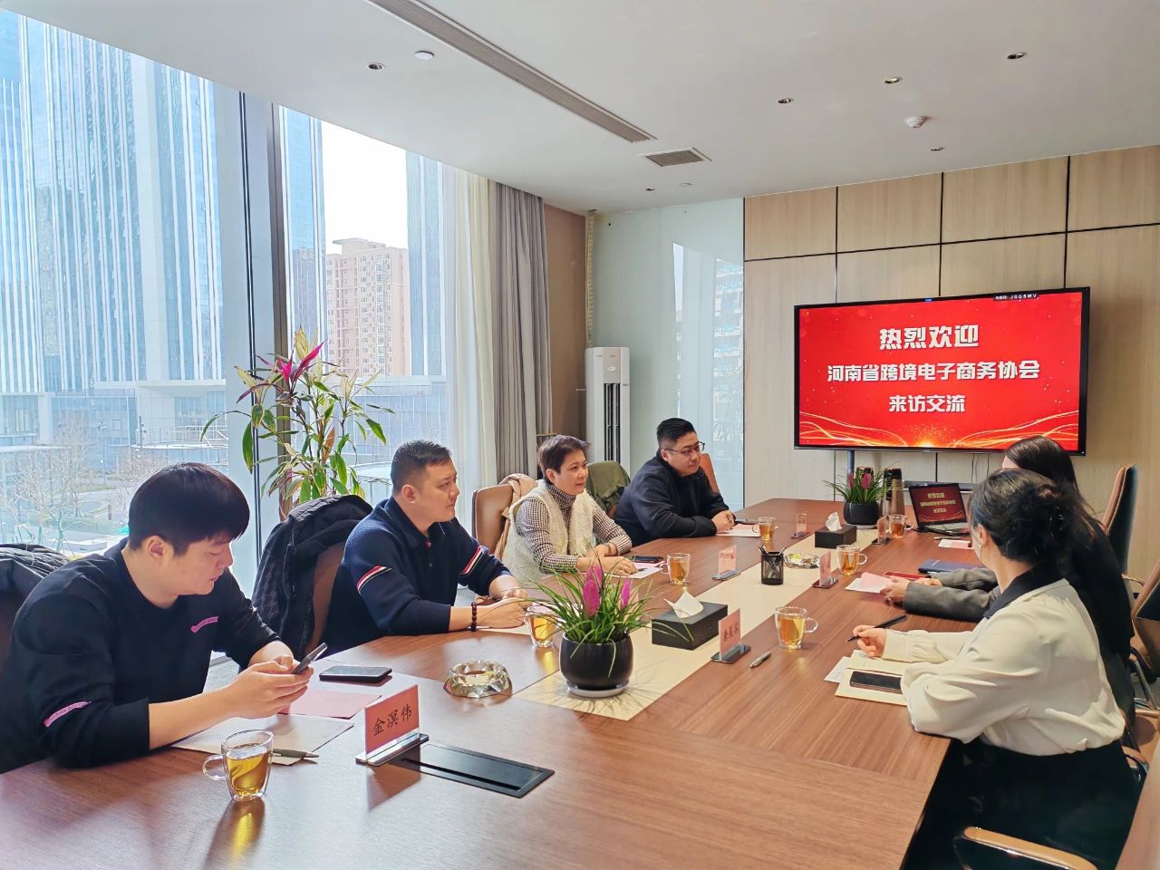 河南省跨境電子商務(wù)協(xié)會(huì)一行到訪河南省僑商聯(lián)合會(huì)座談交流