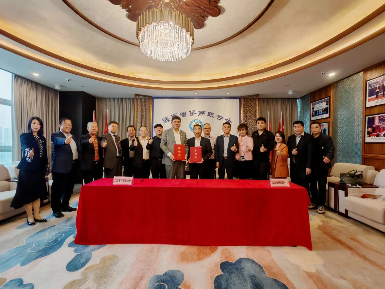 河南省僑商聯(lián)合會(huì)會(huì)長(zhǎng)鄭定輝帶隊(duì)走訪海南省僑商聯(lián)合會(huì)并座談交流