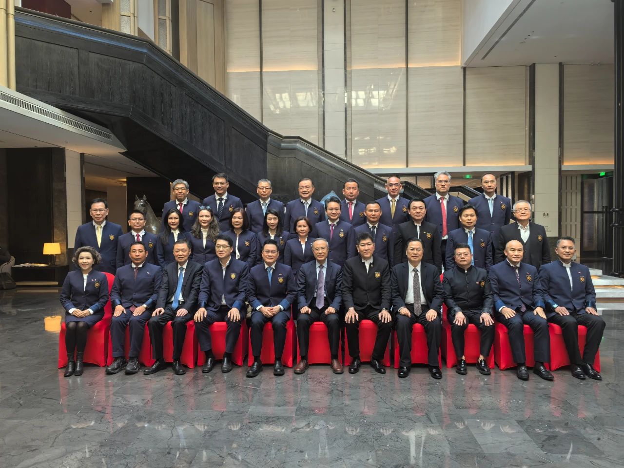 萬立駿會見泰國華裔精英研修班訪問團