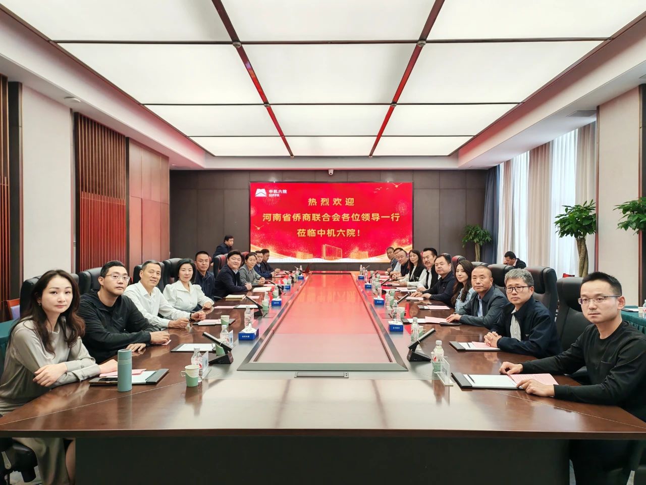 河南省僑商聯(lián)合會組織會員走進常務(wù)理事單位中機六院考察交流