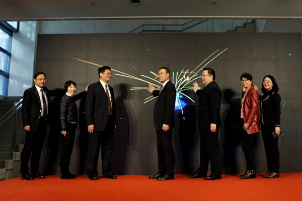 萬(wàn)立駿出席“追夢(mèng)中華·僑與脫貧攻堅(jiān)”網(wǎng)絡(luò)主題活動(dòng)成果展開(kāi)幕式并致辭