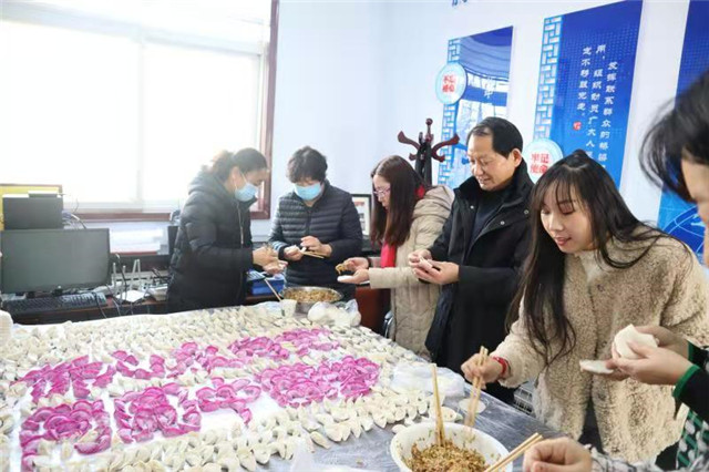 義馬市僑聯(lián)開(kāi)展“僑心永向黨，同圓中國(guó)夢(mèng)”包餃子聯(lián)誼活動(dòng)