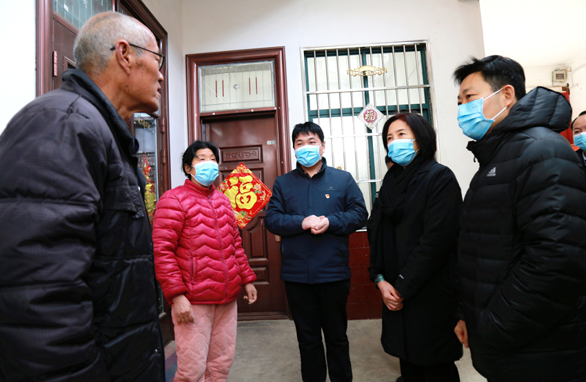 王喜云到定點(diǎn)幫扶村走訪慰問