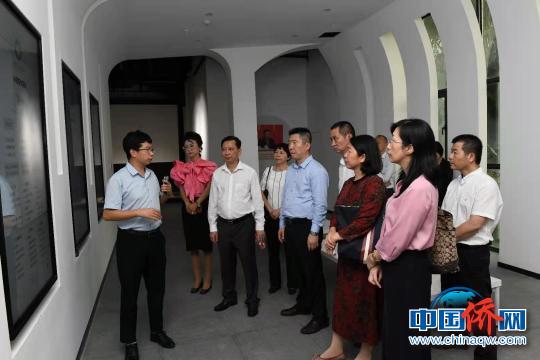 黎才旺一行到僑企世貿(mào)三亞國際金融中心調(diào)研。　曾海聲 攝