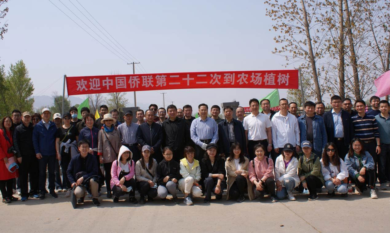 程學(xué)源到河北省張家口市懷來(lái)縣參加義務(wù)植樹(shù)活動(dòng)