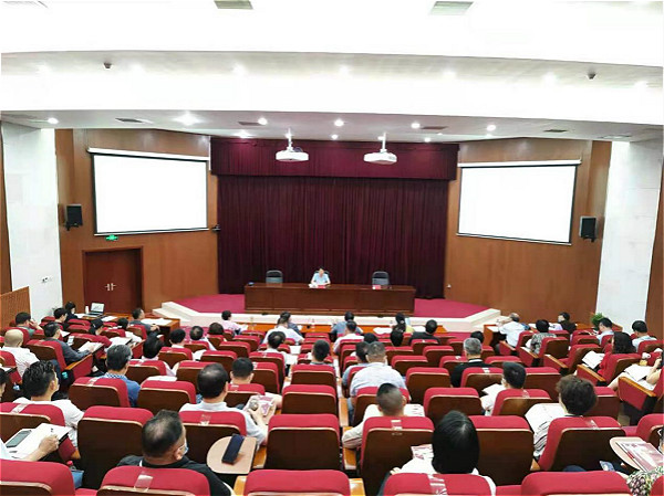 隋軍為全國(guó)僑聯(lián)系統(tǒng)掛兼職副主席培訓(xùn)班學(xué)員作專題報(bào)告并座談