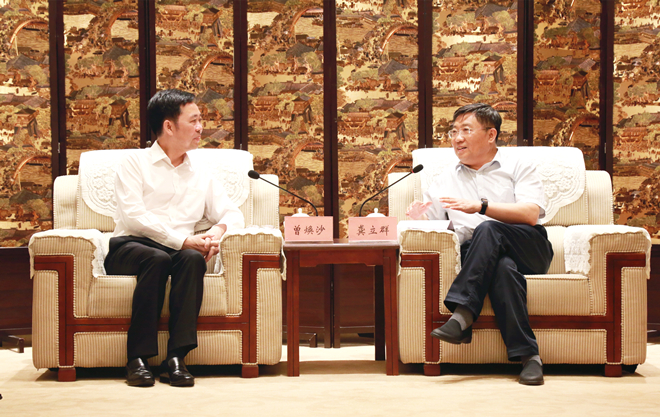 龔立群會見中國僑商聯(lián)合會常務(wù)副會長曾煥沙一行