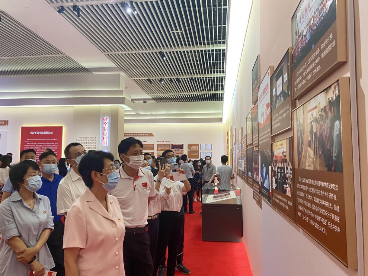 隋軍參加辦公廳黨支部、機關(guān)服務(wù)中心黨支部黨史學習教育主題黨日活動