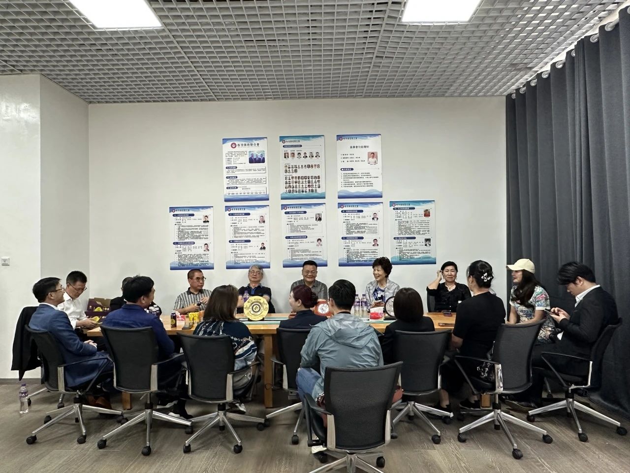 【名譽(yù)會長】香港僑商聯(lián)合會會長徐旭昶主持會長會議 謀劃2025年重點(diǎn)工作與考察計(jì)劃