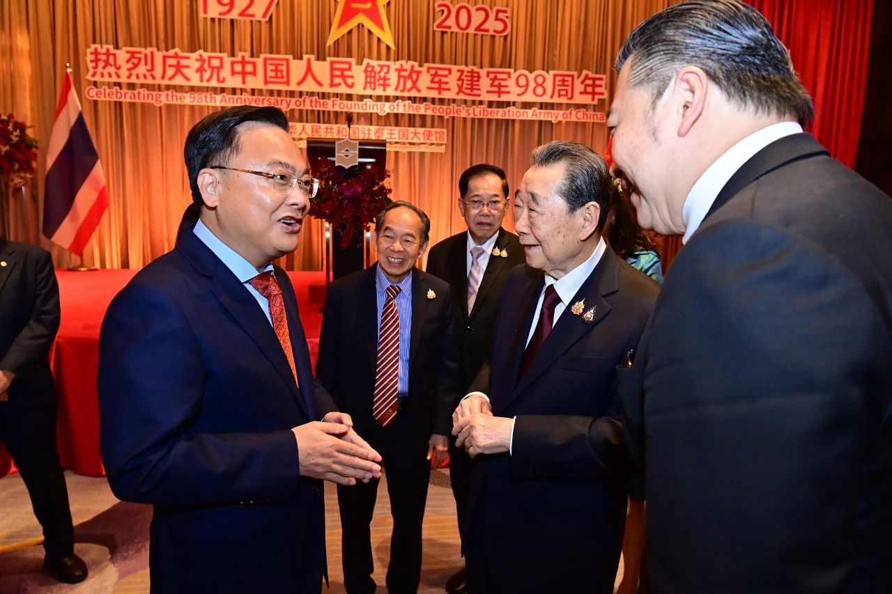 中國(guó)僑商聯(lián)合會(huì)會(huì)長(zhǎng)、正大集團(tuán)資深董事長(zhǎng)謝國(guó)民應(yīng)邀出席中國(guó)駐泰國(guó)大使館慶祝中國(guó)人民解放軍建軍98周年招待會(huì)