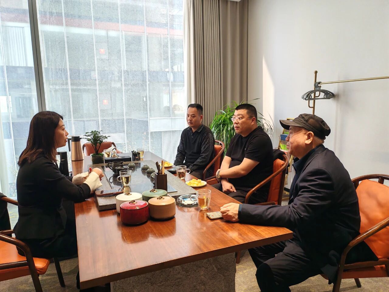 【商會動態(tài)】河南省僑商聯(lián)合會與安徽僑商會代表交流座談，共探服務(wù)僑企新路徑，共促內(nèi)外循環(huán)新發(fā)展