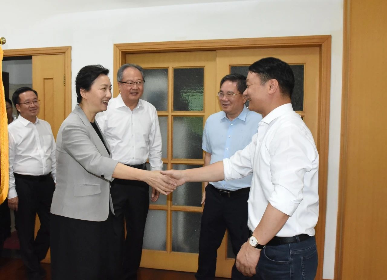 浙江省委常委、統(tǒng)戰(zhàn)部部長王文序赴浙江省僑商會(huì)調(diào)研并召開“發(fā)揮大僑務(wù)優(yōu)勢(shì)聚力高能級(jí)開放強(qiáng)省建設(shè)”專題座談會(huì)